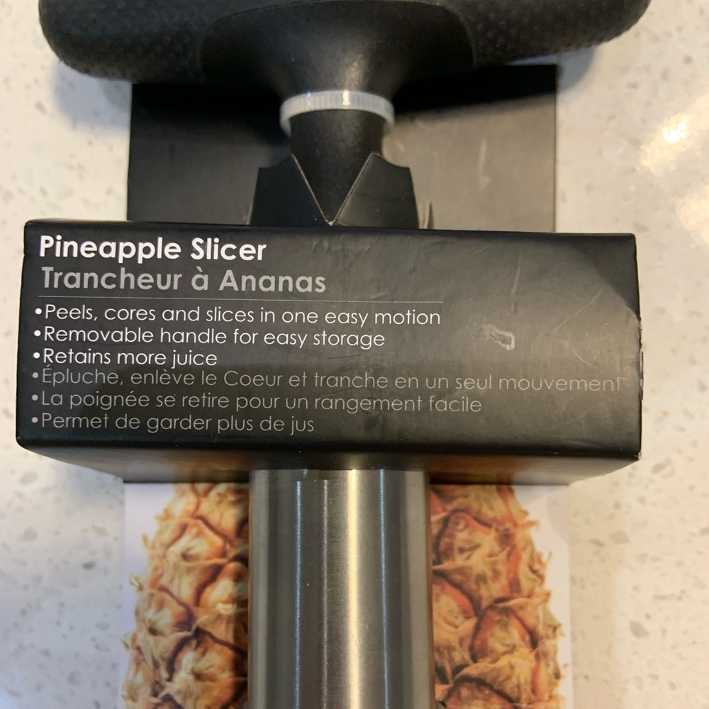 NEW✨Pineapple corer AND slicer! Easy to use.
